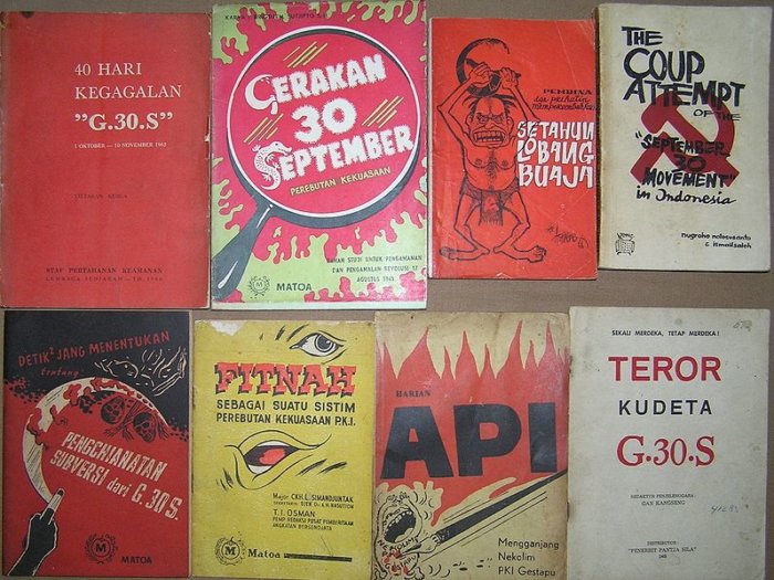 A selection of propaganda leaflets blaming the Indonesian Communist Party for the 30 September (1965) movement that appeared in late 1965. Image via Wikimedia Commons by Davidelit. CC BY 3.0