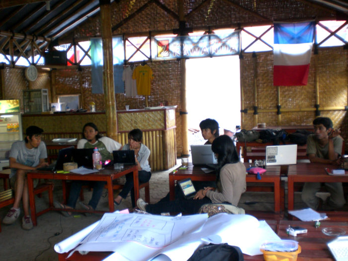 Warung kopi with fast internet and a projector :)