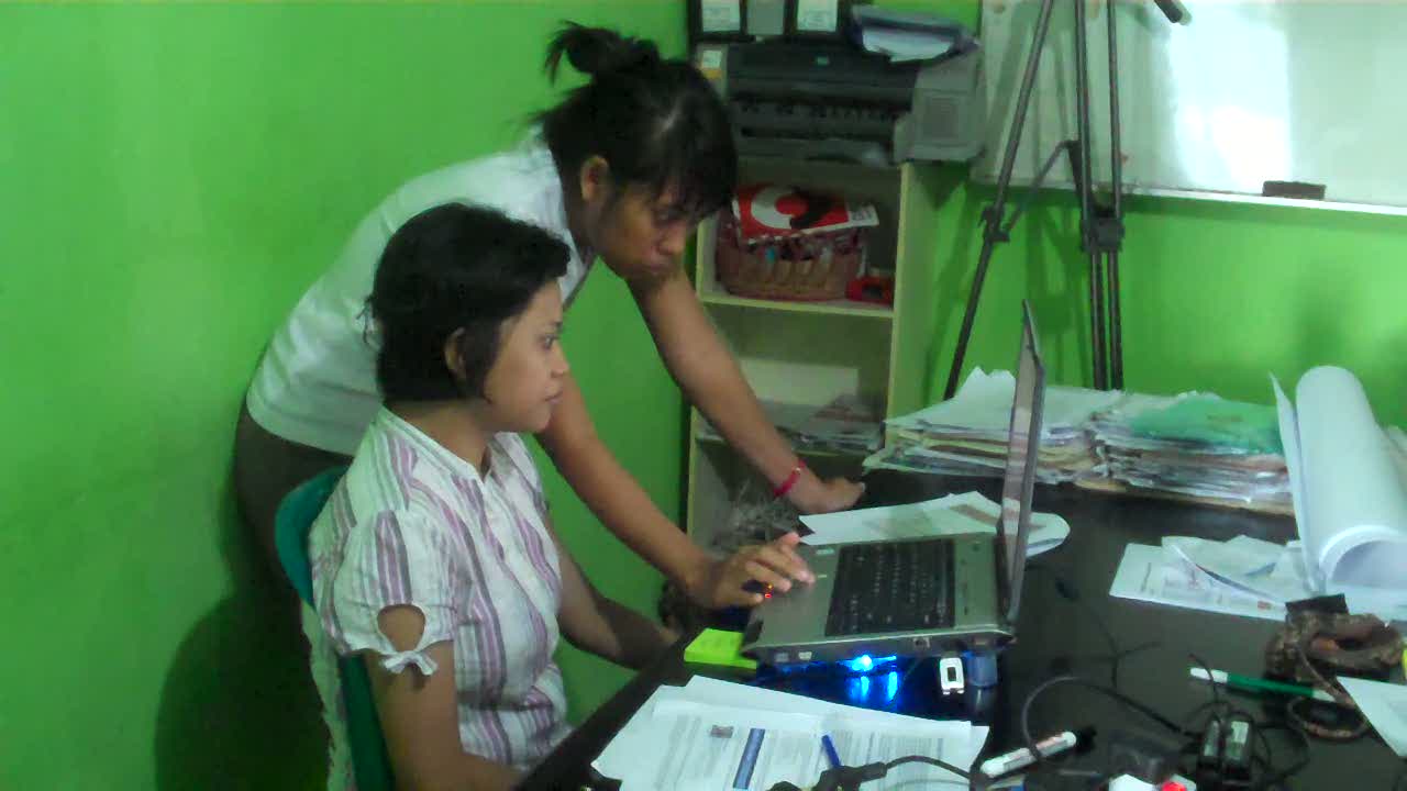 Two ladies is in the house!