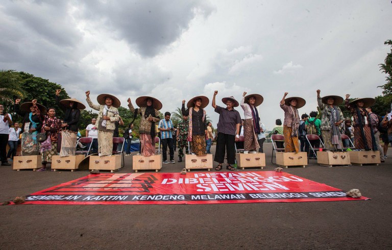 Cemented Feet in Protest to Cement Factory